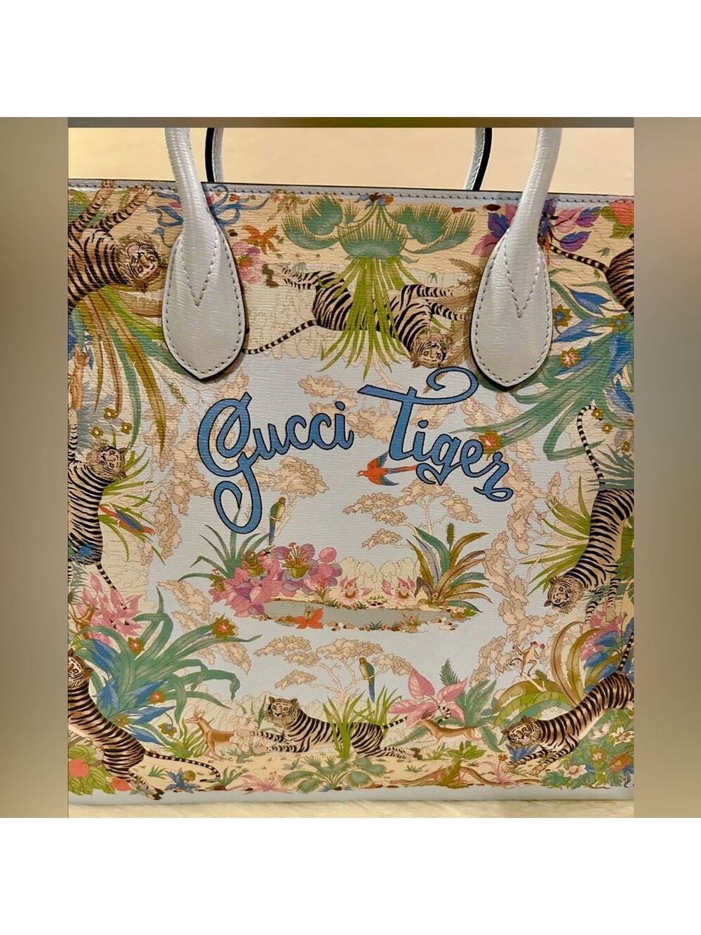 Like New GUCCI TIGER - Limited Edition Tote- w. matching dustbag & COA - Picture 3 of 8